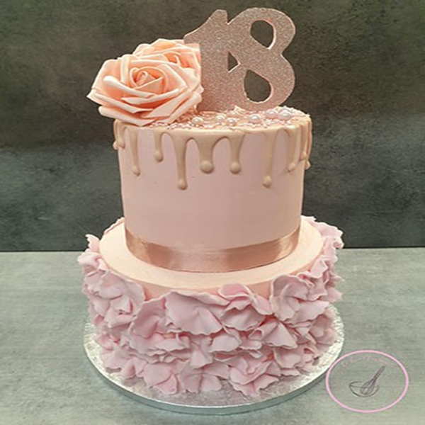 Image d'un gâteau à la crème au beurre russe réalisé par Le Fouet Enchanté.