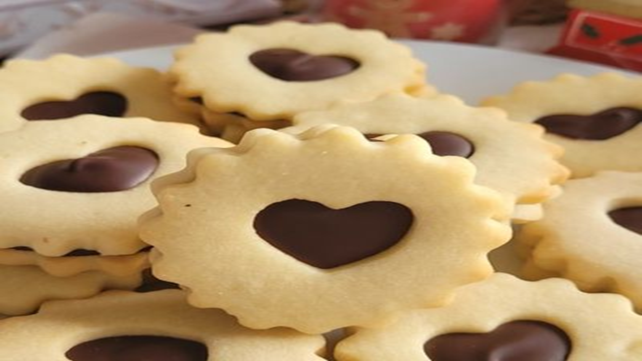 Image de biscuits fourrés (type BN) à réaliser lors d'un atelier pâtisserie pour duo (1 adulte et 1 enfant) chez Le Fouet Enchanté.